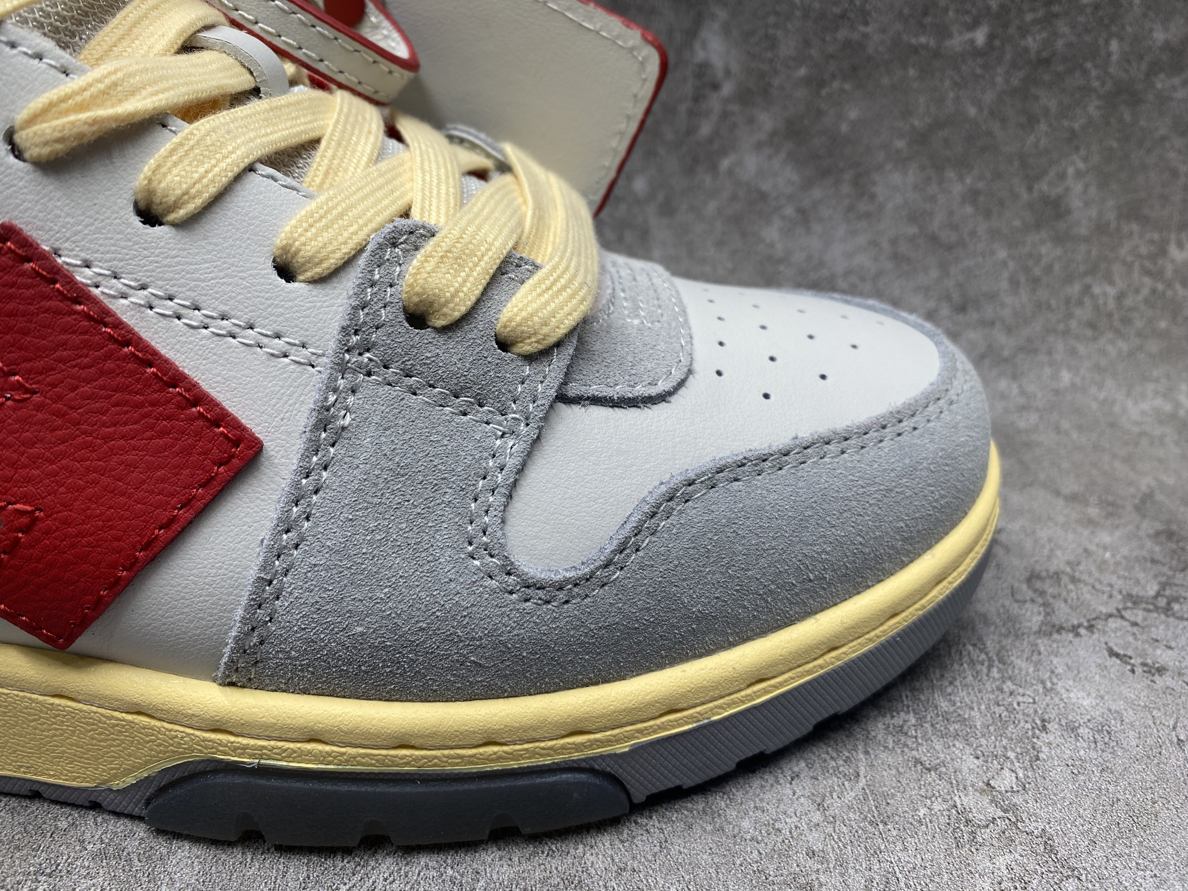 UA OFF-WHITE OUT OF OFFICE LOW