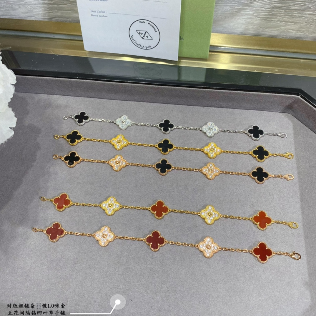 v*n cl*f & arpels interval Di*m*nd five-flower four-leaf clover bracelet