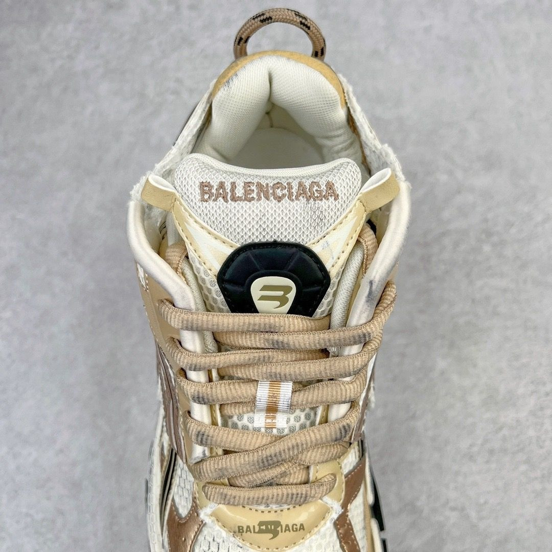 ua Ba*len*cia*ga runner sneaker