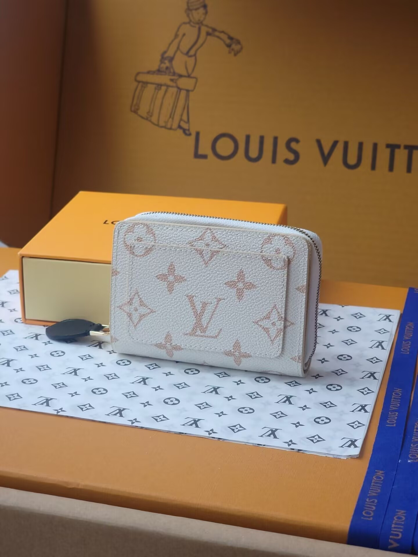 LV Cléa Wallet M22399 8.5x3.5x11cm