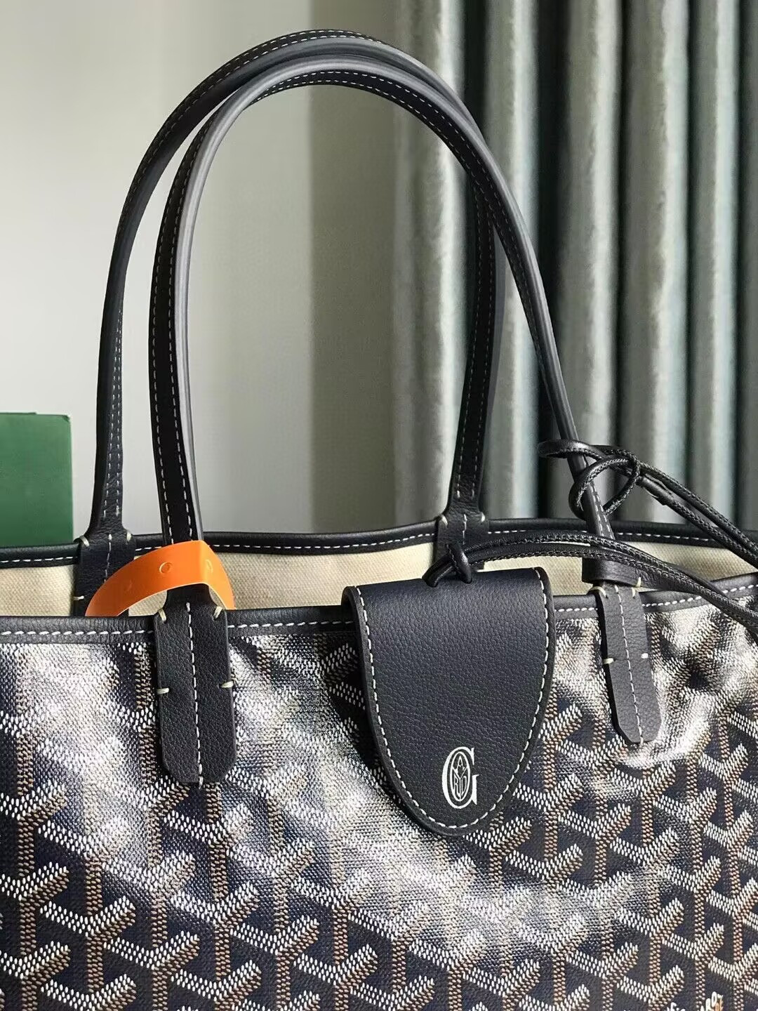 Go*ard small saint l0*is bag 28 cm x 15 cm x 34 cm