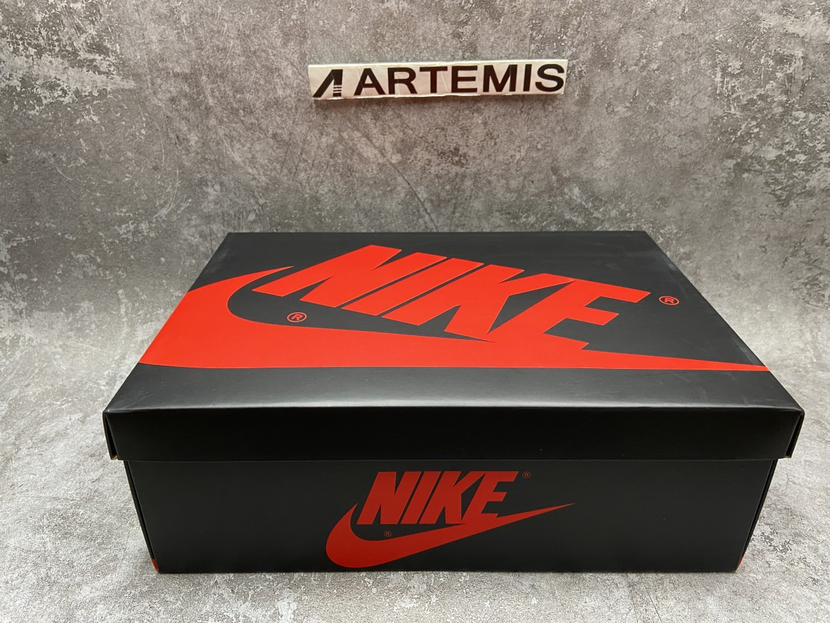 Air Jordan 1 Retro High Black Metallic Gold