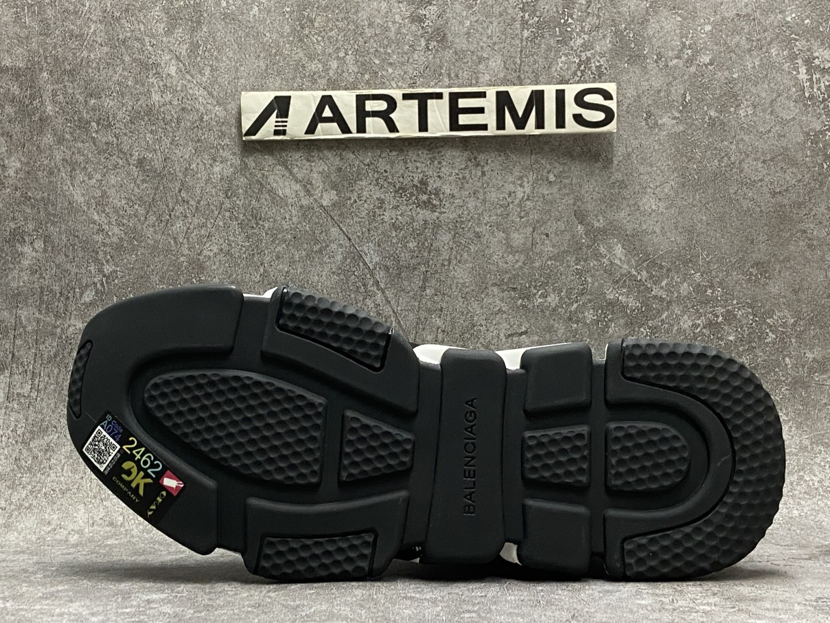 Balenciga Speed Graffiti Trainers White Black Logo