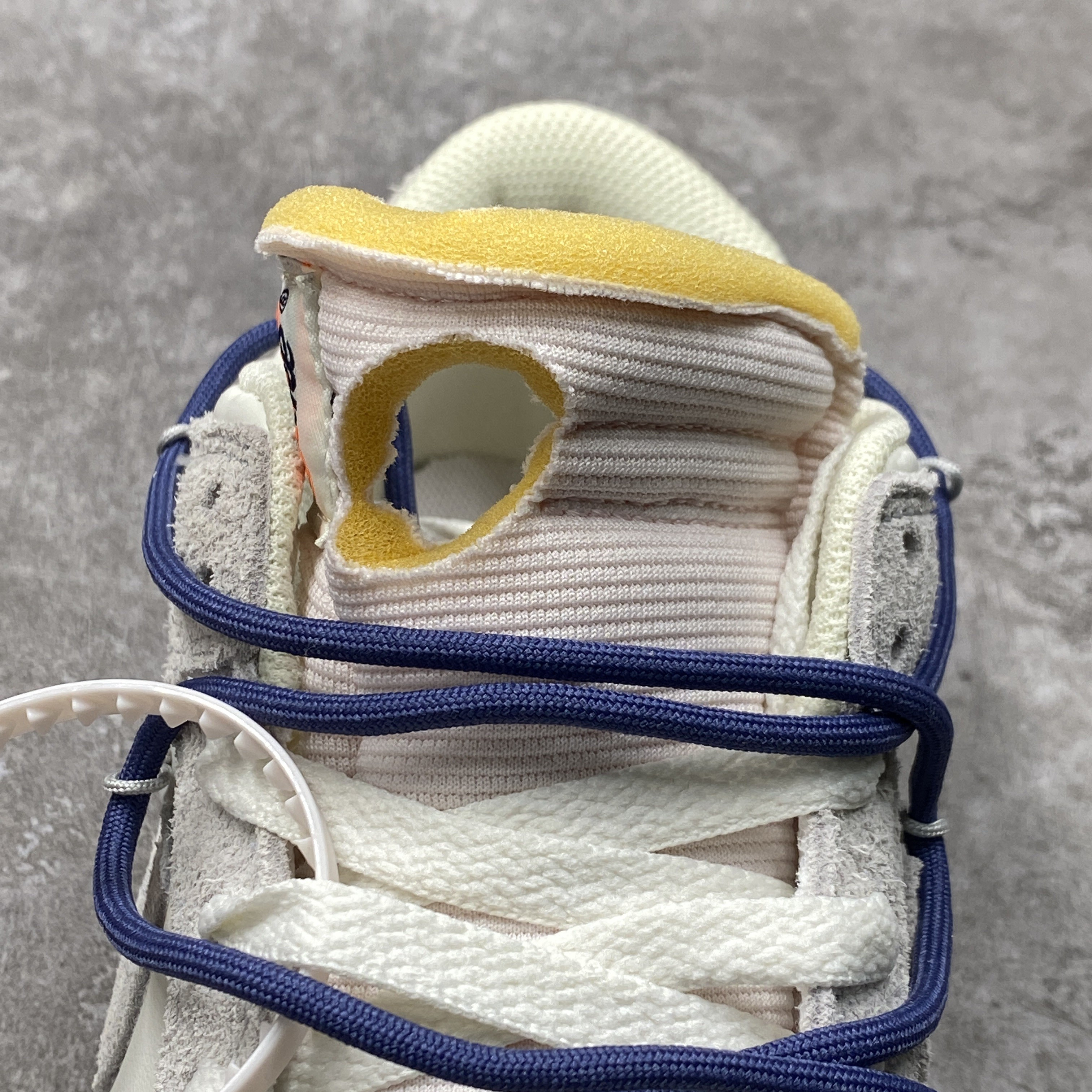 Nike Dunk Low Off-White Lot 18