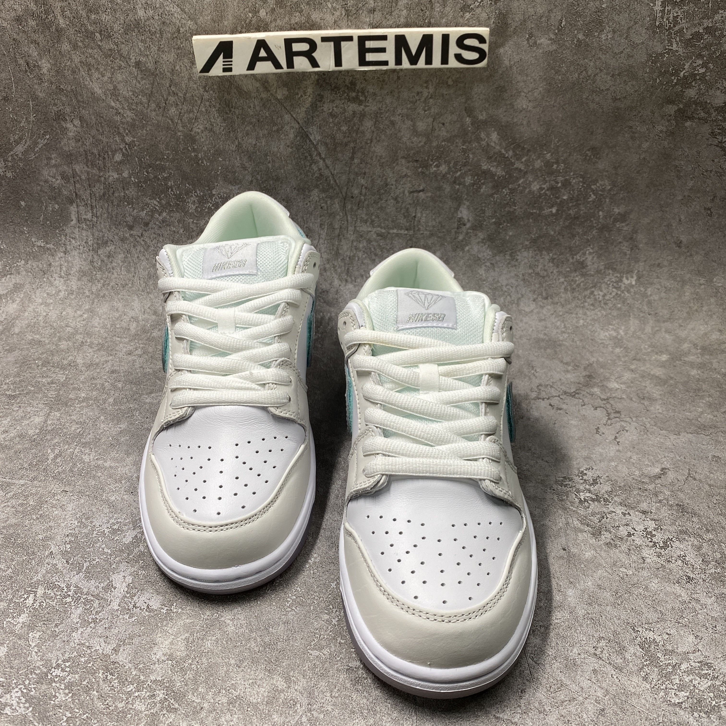 nike sb dunk low Di*m*nd s*pply co white Di*m*nd