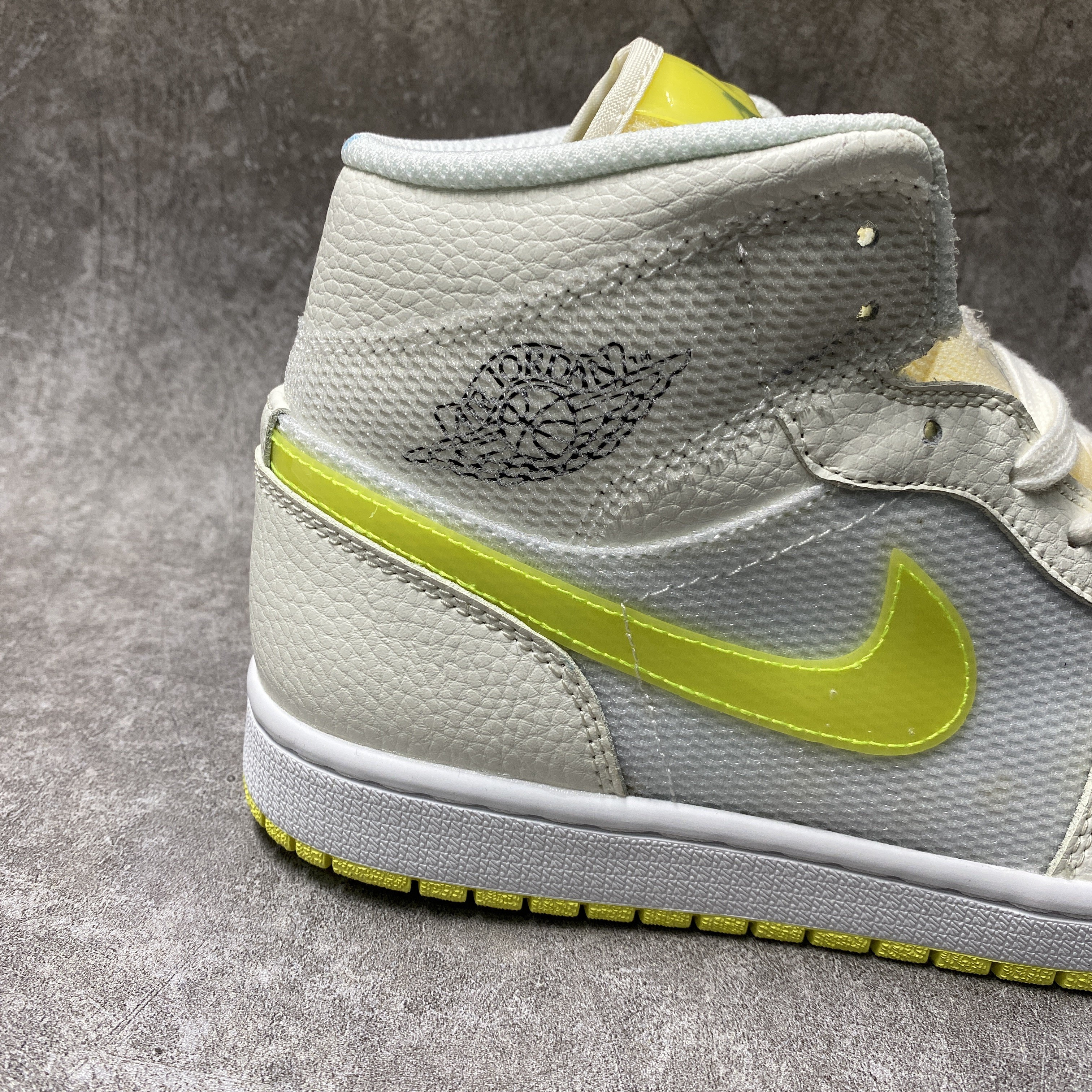 Air Jordan 1 Mid SE Voltage Yellow