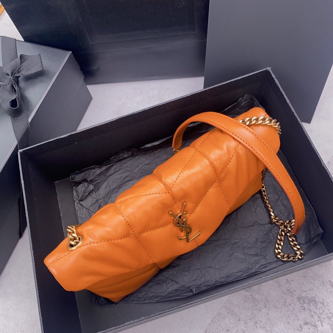 Y*L puffer in leather orange 23 x 15.5 x 5.8 cm