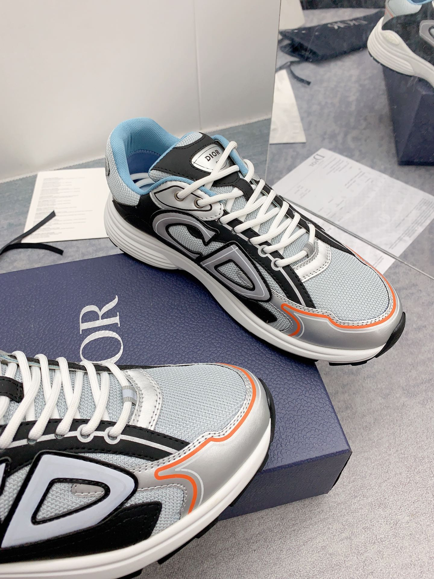 ua D*or b30 silver dark grey