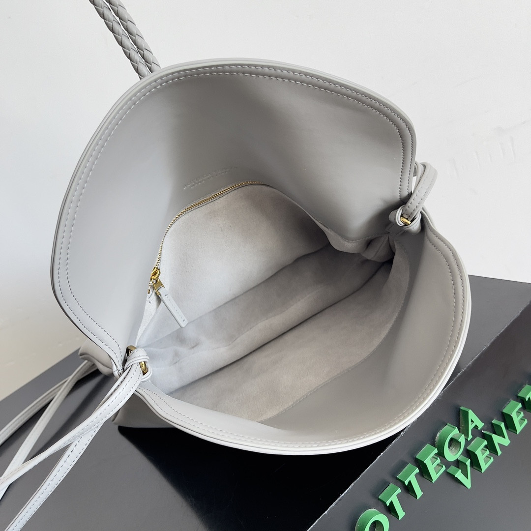 bo*te*ga Ve*ne*ta liberta 23 x 35 x 6cm