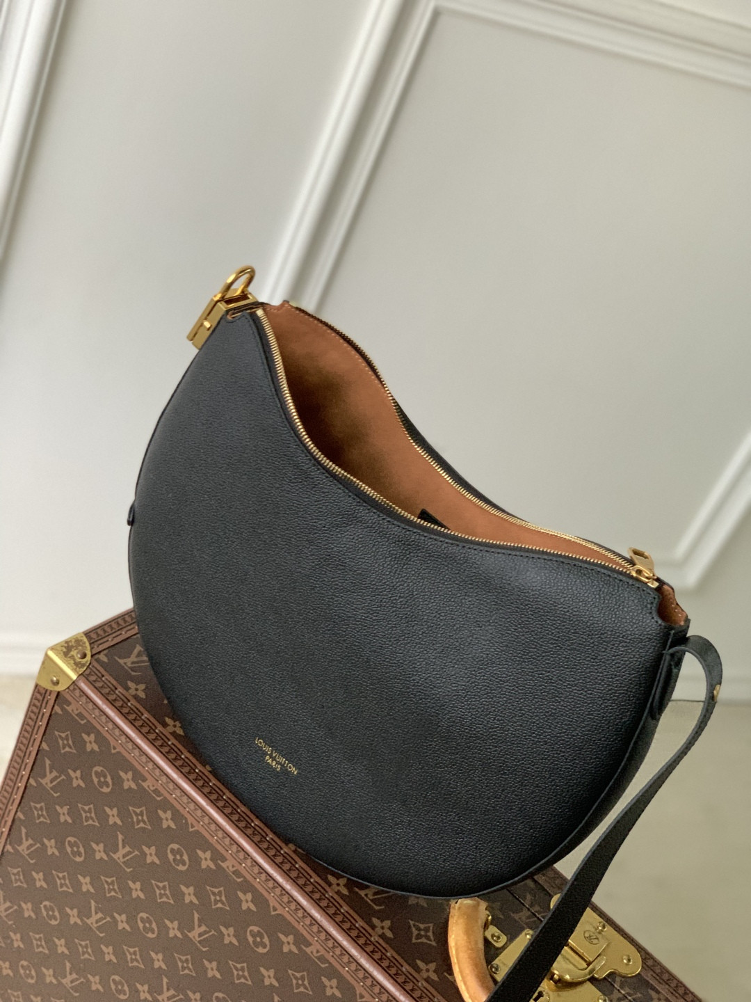 LV Low Key Cookie MM M14417 32x26x5cm