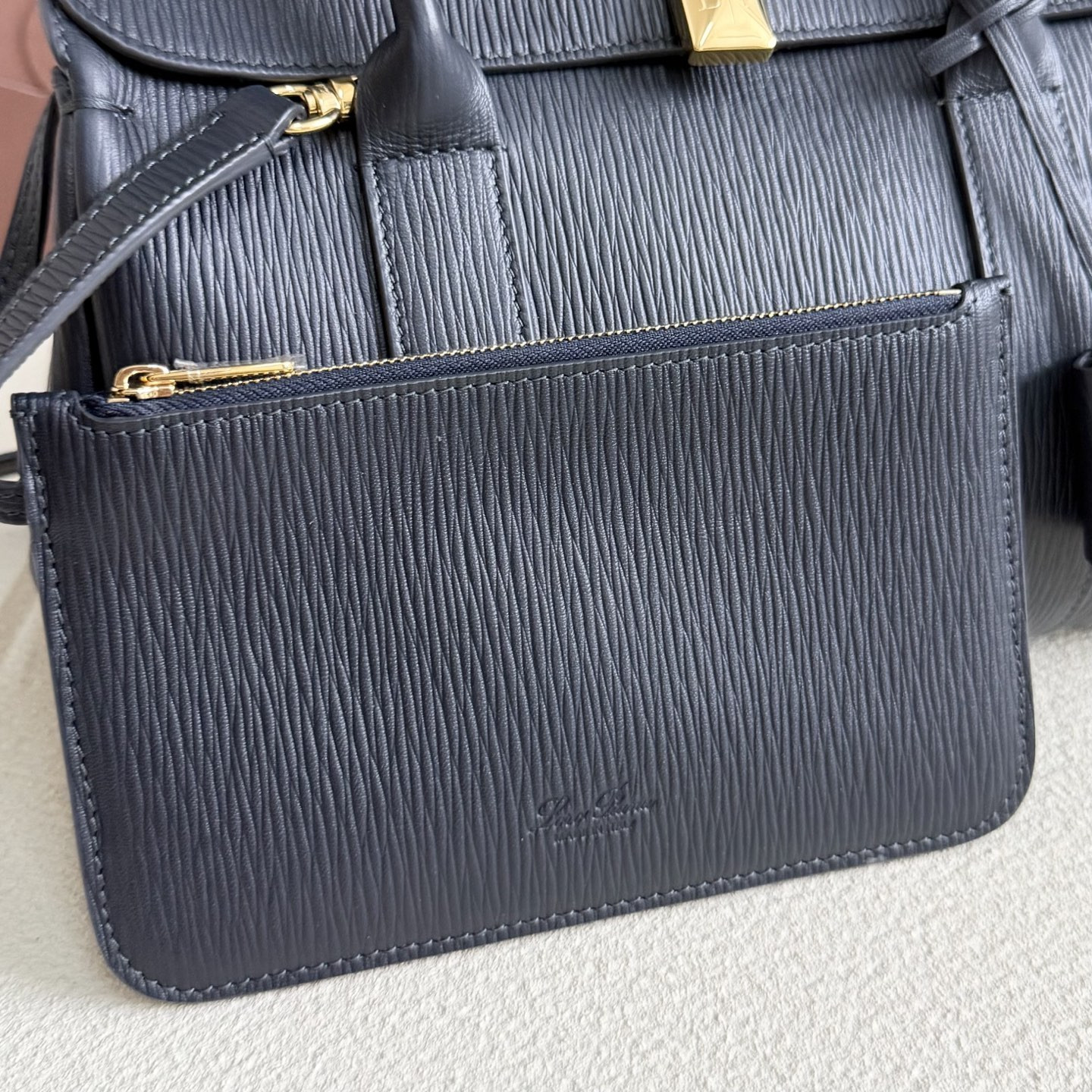 L**o p*ana loom l25 calfskin dark blue 25x18x12.5cm